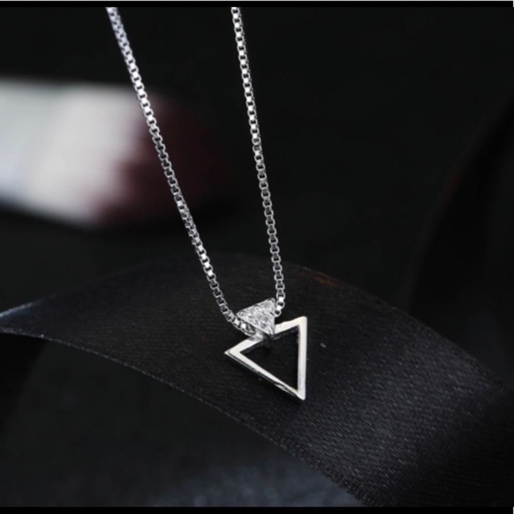925 Sterling Silver Necklace & Triangle Pendant!